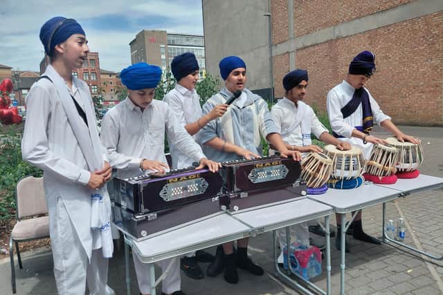Kirtan performance by children from Guru Nanak Gurdwara (Luton)’s Punjabi school