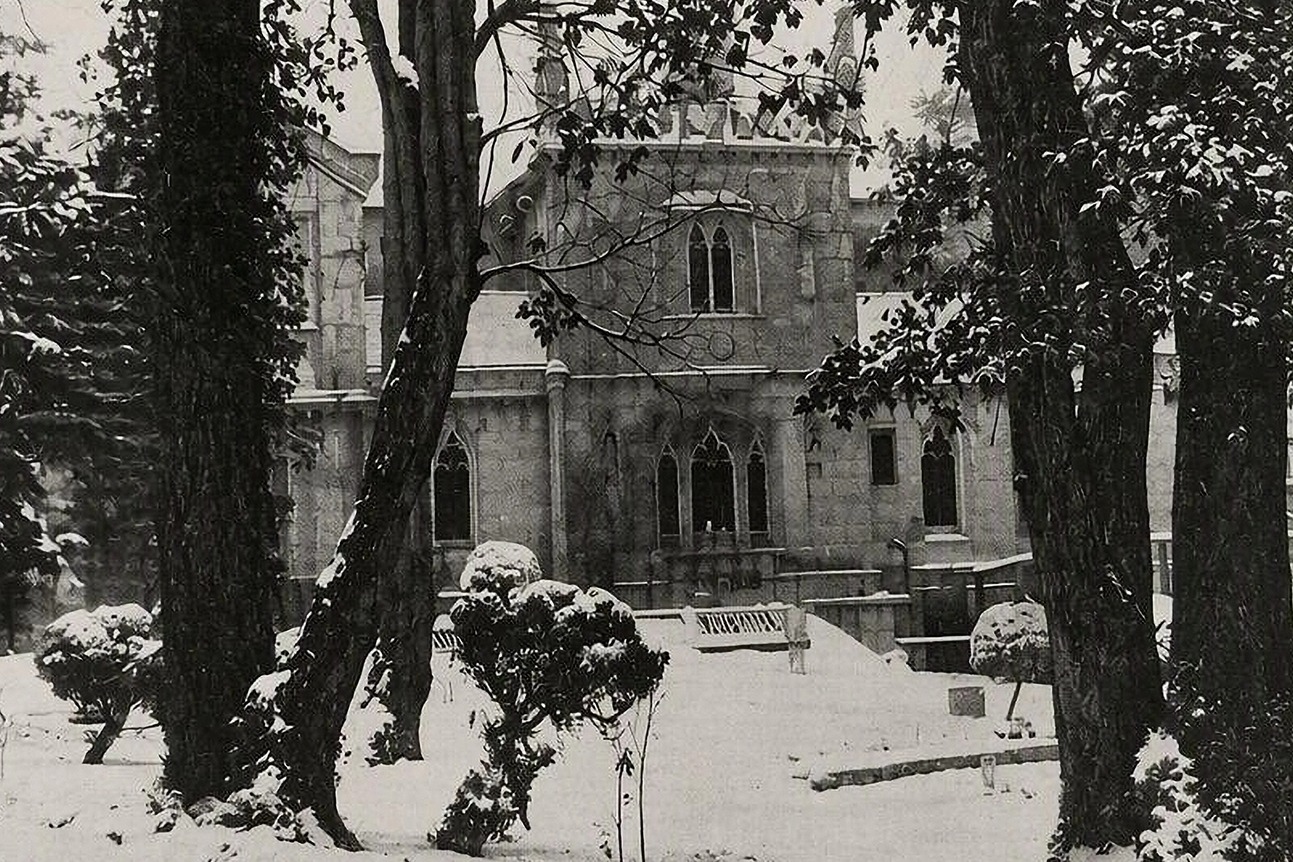 Dunstable Yesteryear - The Lawn in Winter
