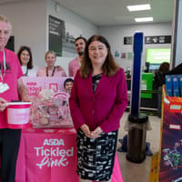 Dunstable shoppers Think Pink to smash fundraising target