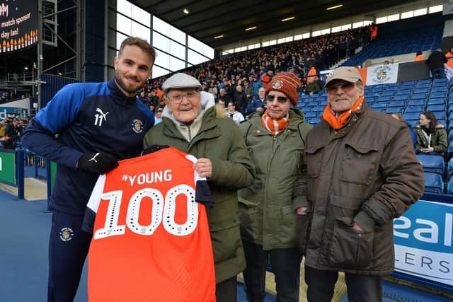 Fred getting his shirt from Andrew Shinnie. Photo by Owen Hearn