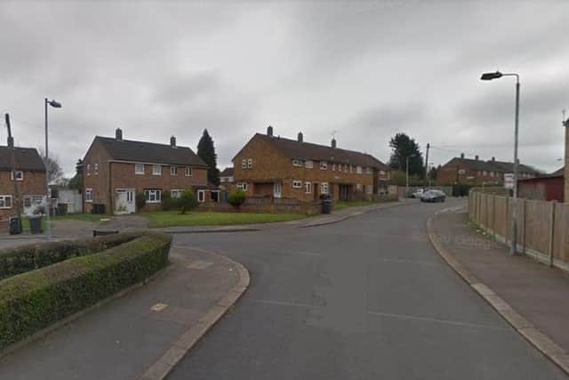Men were spotted fighting with weapons in the Hallwicks Road area of Luton