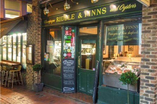 Choose between two different venues, one by the sea and one in the lanes, and
enjoy champagne and oysters on Valentine’s Day for a perfect evening out together.
Visit www.riddleandfinns.co.uk