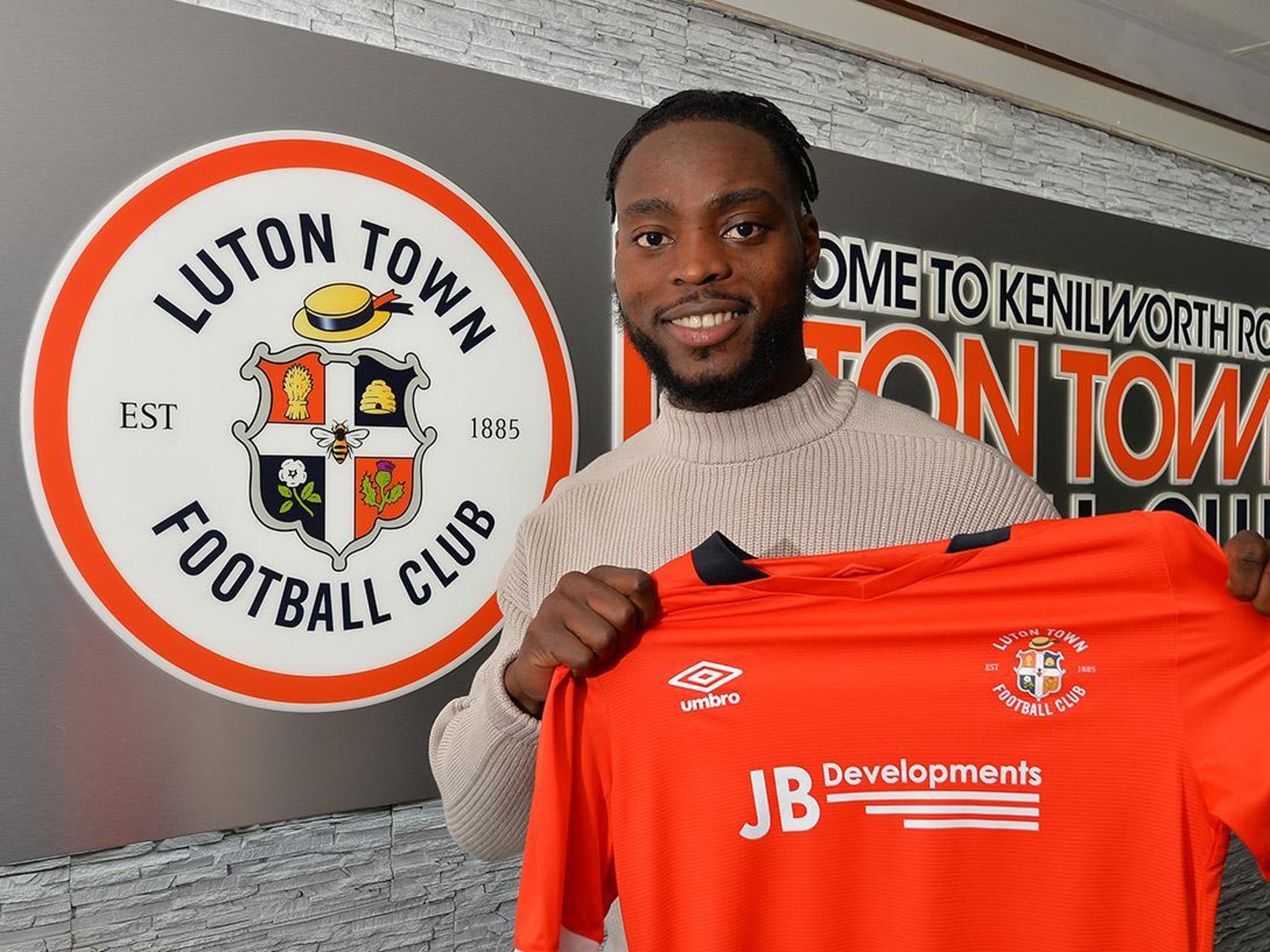 Supporters help foot the bill as Hatters swoop to sign Onyedinma from  Wycombe | Luton Today