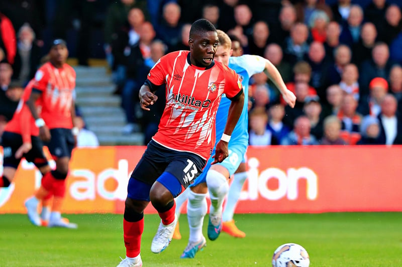 Marvelous Nakamba gets on the ball against Sunderland