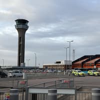 Luton Airport praised for five-minute security checks despite £9 drop-off fees