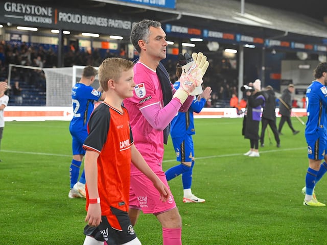 Unlike the weekend when he had a starring role against Leicester, this time the experienced keeper saw his work limited as Doncaster didn't threaten in the way the Foxes did. Having said that, should have been picking the ball out of his net when, after tipping Ayinde's shot over, Byrne was left free from the resulting corner only to head woefully over from a few yards out. Comfortable after the break and was six minutes away from the clean sheet he and his defence want so badly, only to be deceived by McCann’s header that looped over him. Gathered a few cross-shots in the final moments to ensure there was no real late panic.