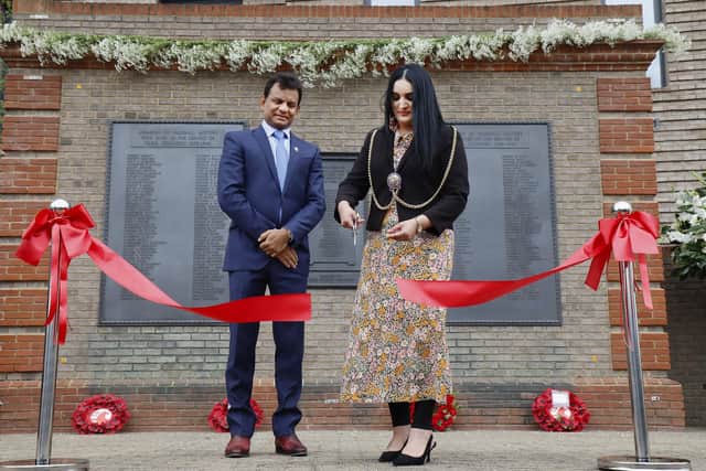 Mayor of Luton, Councillor Sameera Saleem joined Santhosh Gowda, Chairman of Strawberry Star to cut a ceremonial ribbon marking the unveiling.
