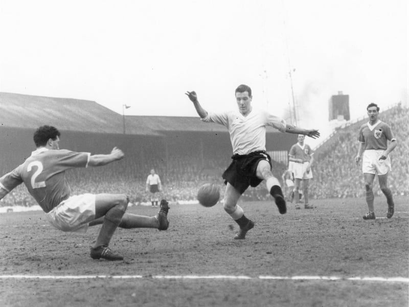 Luton were on the road with a tough opening encounter at Goodison Park, but they managed to head back from Merseyside with something to show for the spoils thanks to strikes from Allan Brown (pictured) and Billy Bingham.