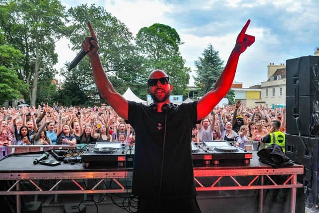 Party in the Park, Dunstable. Marvin Humes with crowds. Photo credit: John Chatterley