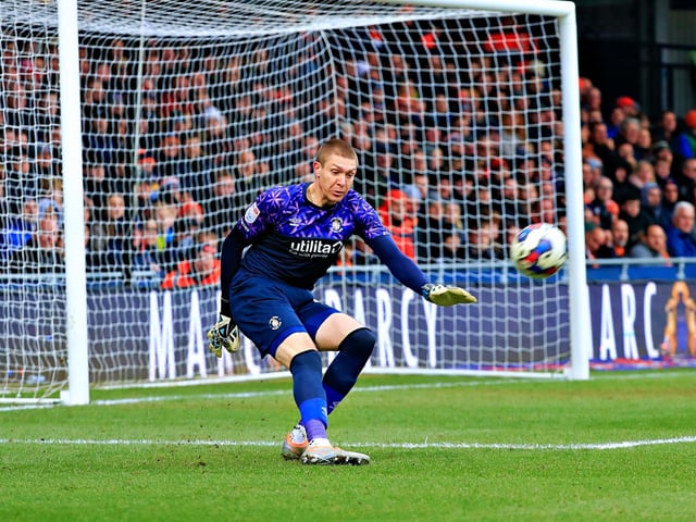 Was reduced to being a spectator in the first half such was the Hatters' dominance in the opening 45 minutes. Busier after the break, but only slightly, able to stop Weimann’s low shot and then gather both Scott and Cornick’s effort that were straight at him. One of the more simple 16 clean sheets he has now managed this campaign.