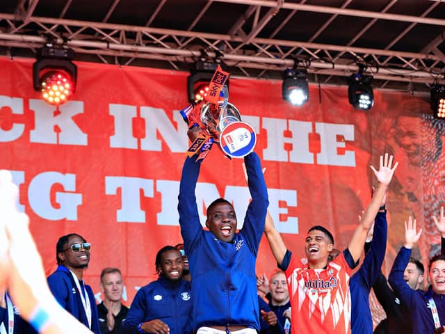 Marvelous Nakamba lifts the play-off winners' trophy