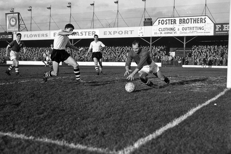 In what was now a common theme, Gordon Turner proved to the be main man as he netted from the penalty spot as Luton started the 1958-59 campaign by registering a point against the Baggies, with 24,425 in attendance.