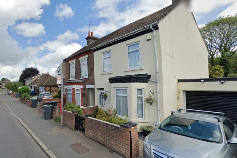 Stopsley North has an average house price of £303,500.
