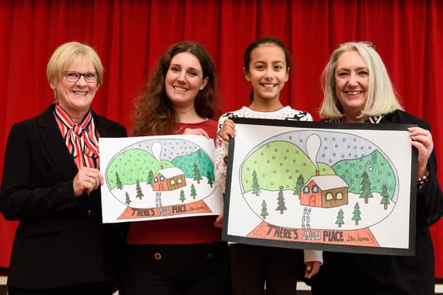 Amelia Parmar of Tithe Farm Primary School with her winning mat design, Heather Holl and Sarah Collier from Storey Homes and headteacher Rachel Worsfold.

15.12.22

©Richard Eaton 07778 395888