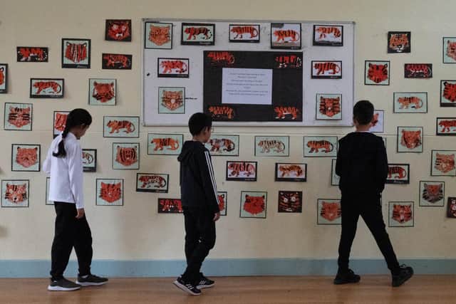 Students at Beechwood Primary view the art gallery