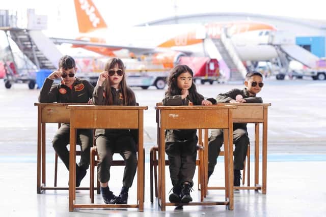 Top Gun characters Maverick and Goose encounter seven year-old Elizabeth O’Brien, who recreates the role of Kelly McGillis’ Charlie in the classroom. The pilots then make their way to an easyJet Airbus aircraft to undertake their first ‘flight’.