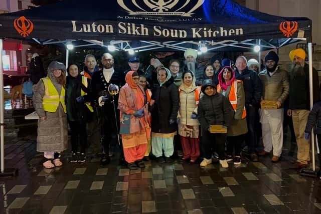 Luton sikh soup kitchen hot meal distribution - High Sherriff of Bedfordshire in attendance