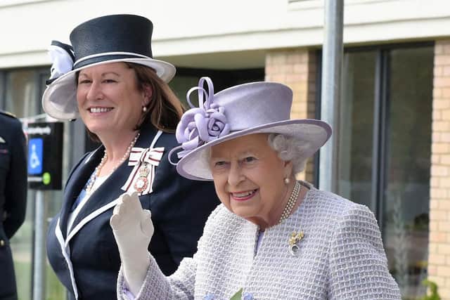 Lord-Lieutenant Helen Nellis with the Queen in Dunstable