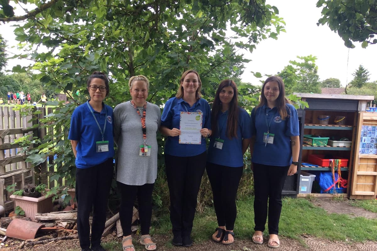 Totternhoe school scoops award for helping kids and staff to grow 
