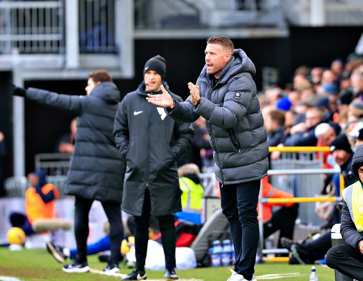 Luton chief urges Hatters to deal with the pressure of rare favourites tag against Trotters