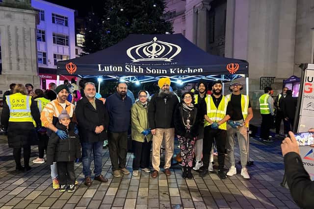 Luton sikh soup kitchen hot meal distribution- Mayor of Luton in attendance