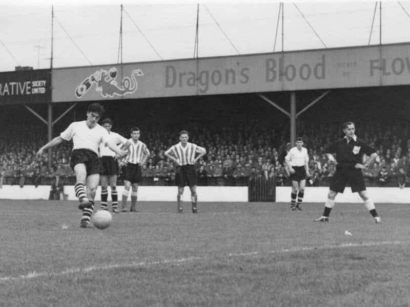 The Hatters made a stunning start to their second successive campaign in Division One as they hammered Sunderland at Kenilworth Road. Gordon Turner was the star of the show as he found the net four times, with John Groves and Mick Cullen on target, much to the delight of the 23,049 crowd.