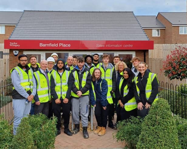 Barnfield College students and staff at Taylor Wimpey's Barnfield Place development