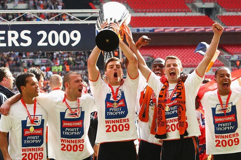 With Luton on the way down the Conference, the Hatters, managed by Mick Harford, beat League One Scunthorpe United 3-2 in a thriller at Wembley. The Iron had led through Gary Hooper, with Chris Martin levelling and then Tommy Craddock putting Town 2-1 up in the second half. Gavin McCann equalised late on, but in stoppage time, Claude Gnakpa went through to lob home the winner.