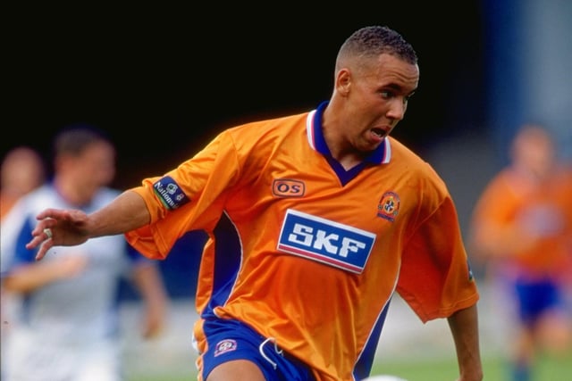 Striker was the Hatters’ top marksman that season, with 14 goals in his 42 appearances, including four braces, his most prolific campaign in a Luton shirt.