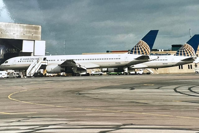 A duo of Continental Boeing 757s