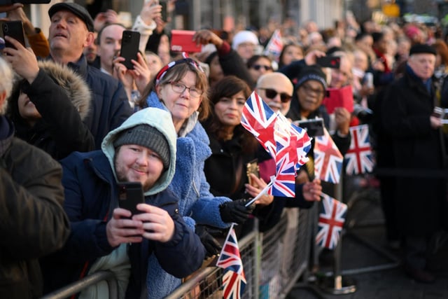 Well-wishers wait to see King Charles (Photo by DANIEL LEAL/POOL/AFP via Getty Images)