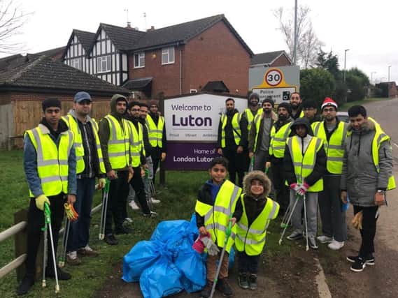 Litter pick volunteers from from the Ahmadiyya Muslim Youth