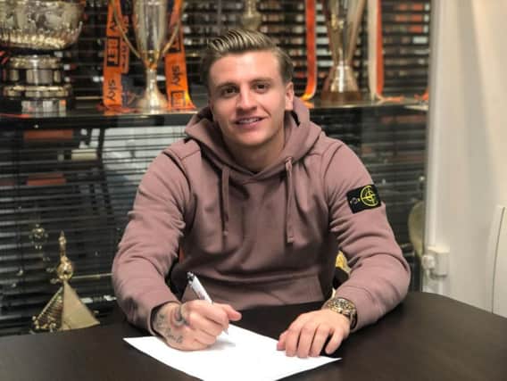 Jason Cummings signs for the Hatters