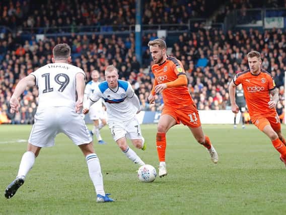 Andrew Shinnie gets on the ball against Rochdale