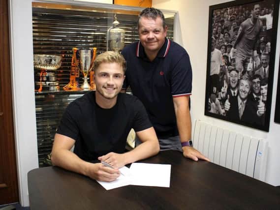 Harry Isted has signed a new deal with Luton