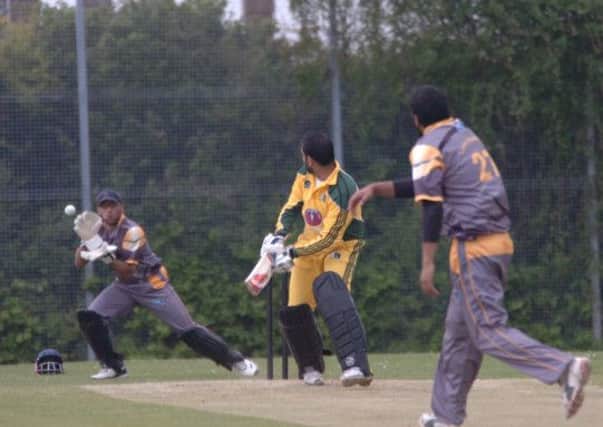 Luton Hawks (grey) v Luton Pakistanis (yellow). wk 25.