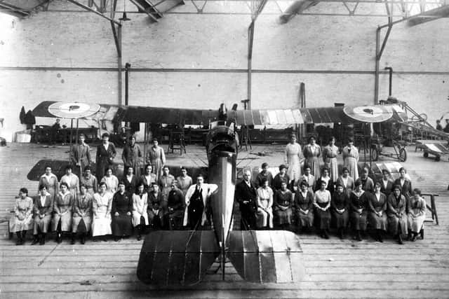 Workers at Hewlett & Blondeau during First World War