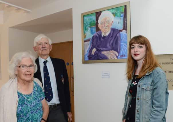 Artist Maia-Rose Cahill with Dr 'Wink' White and his wife Iris