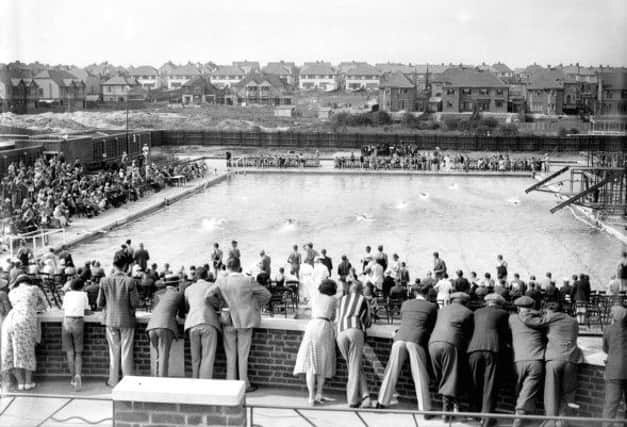 Luton Outdoor Swimming Pool opening in 1935
