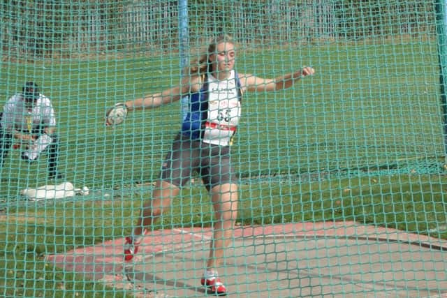 Suzanna Wise competes in the discus