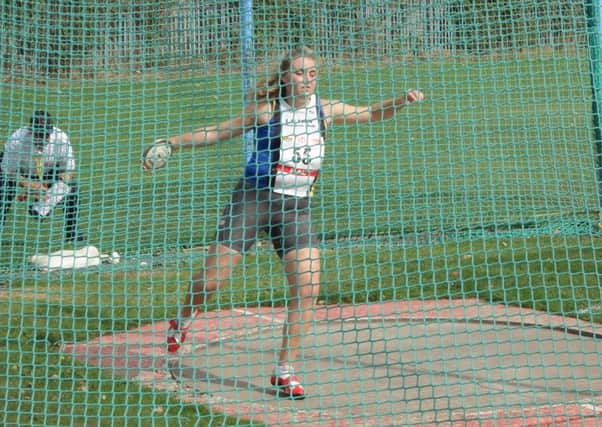 Suzanna Wise competes in the discus