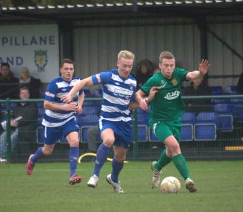 Dunstable Town v Hitchin Town PNL-151229-092236002