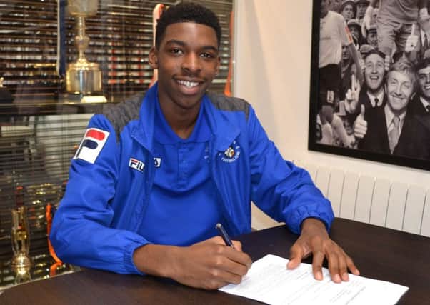 Tyreeq Bakinson signs his pro deal with Luton Town