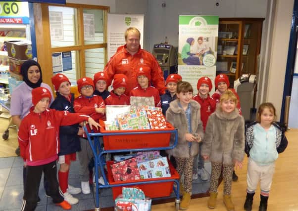 A Dunstable under 9 football team who have donated gifts to the children's ward at the L&D hospital