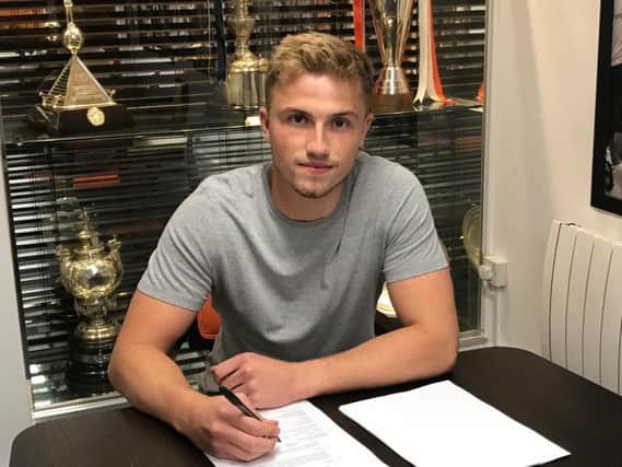 Harry Isted signs for the Hatters